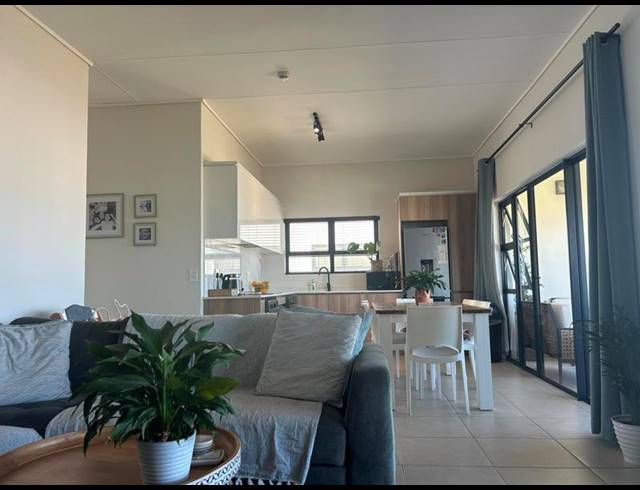 2 BEDROOM APARTMENT FOR SALE IN SANDOWN